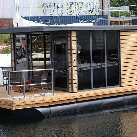 Botel Houseboat Leni Flensburg