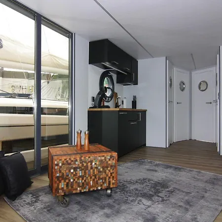 Houseboat Leni Flensburg
