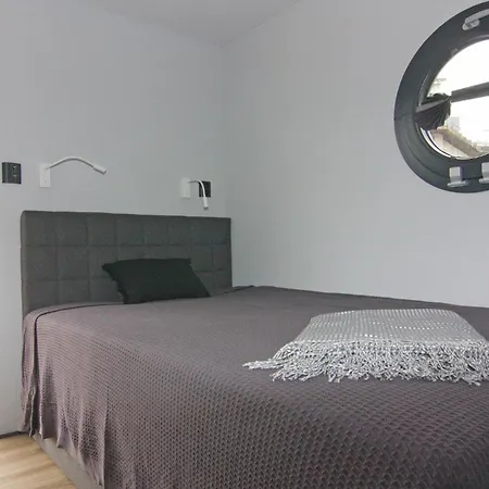 Houseboat Leni, * פלאנסבורג