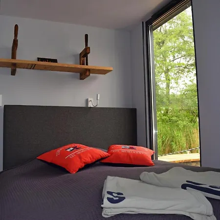Úszó hotel Houseboat Leni,