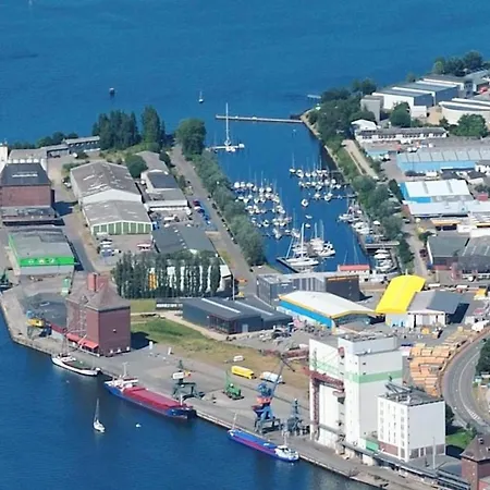 Houseboat Leni, Hotel na wodzie