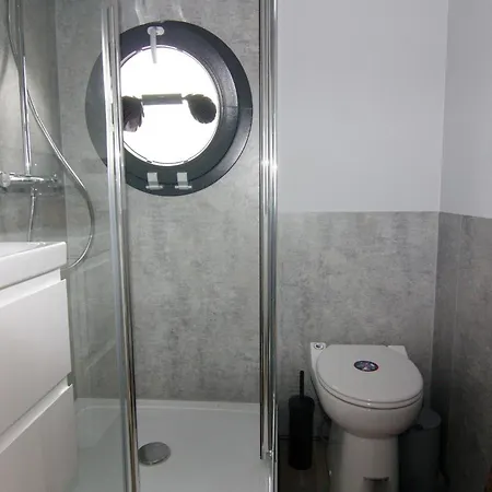 ספינת מלון Houseboat Leni, *