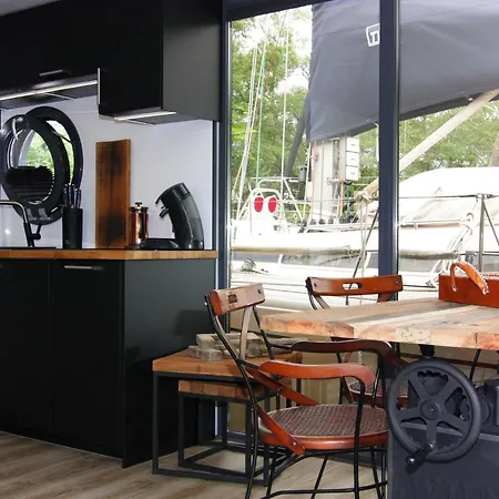 Houseboat Leni, Hotel na wodzie Flensburg