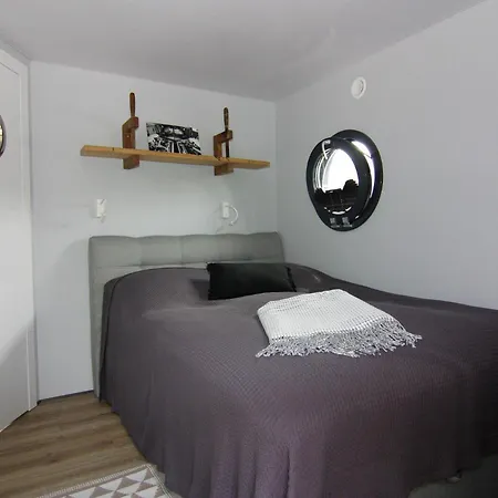 Úszó hotel Houseboat Leni, Flensburg