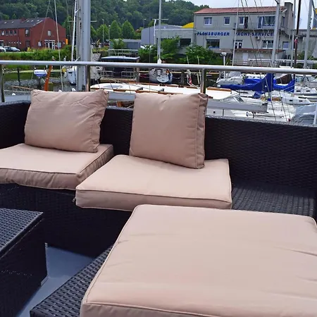 Houseboat Leni, Hotel na wodzie Flensburg