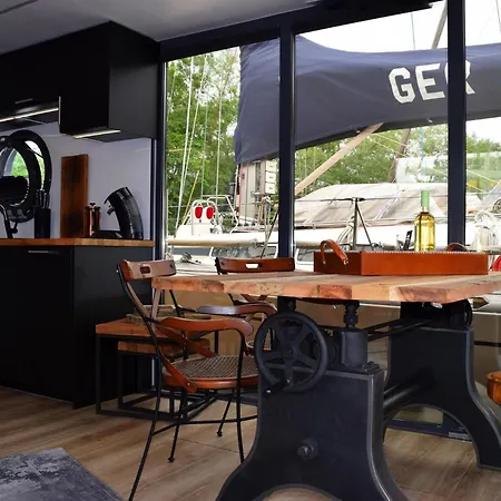 Úszó hotel Houseboat Leni, Flensburg