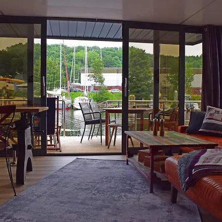 Houseboat Leni, פלאנסבורג