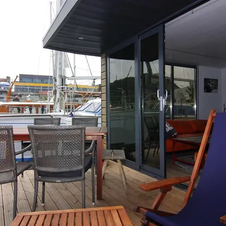 Houseboat Leni, * Flensburg