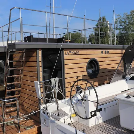 Houseboat Leni, Hotel na wodzie Flensburg