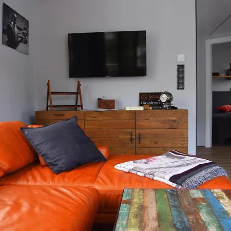 Houseboat Leni, * פלאנסבורג