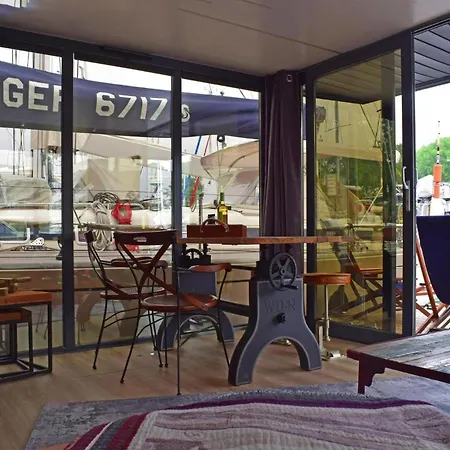 Hotel na wodzie Houseboat Leni, *