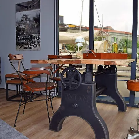 Houseboat Leni, Flensburg * فلنسبورغ