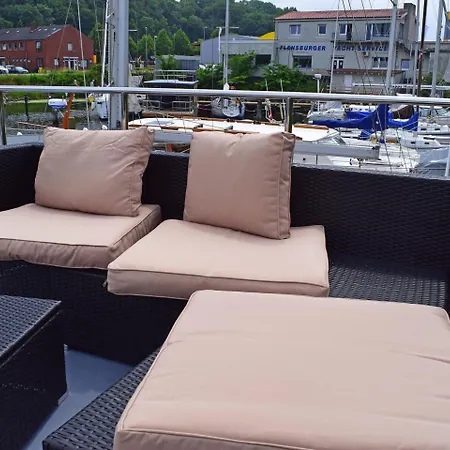 بوتيل Houseboat Leni, Flensburg فلنسبورغ