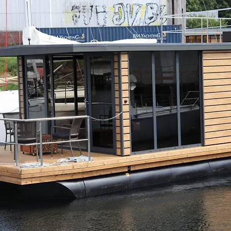 Houseboat Leni, Flensburg * فلنسبورغ