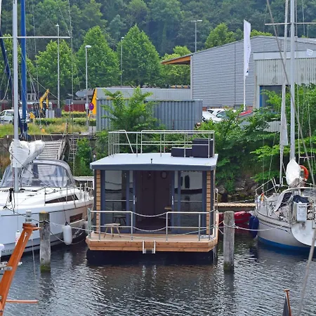 Houseboat Leni, Flensburg * فلنسبورغ