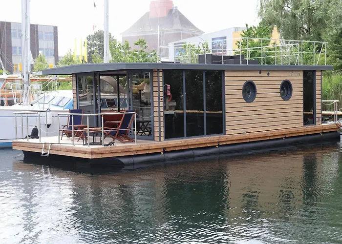 Houseboat Leni, * فلنسبورغ