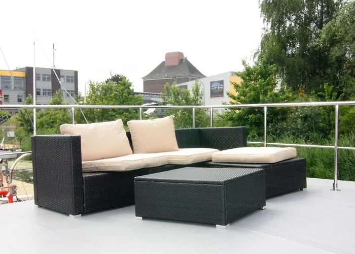 Houseboat Leni, بوتيل *