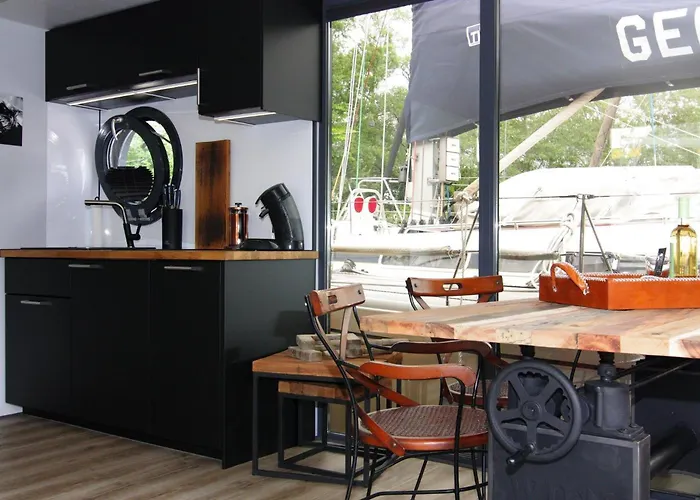 Houseboat Leni, Botel Flensburg