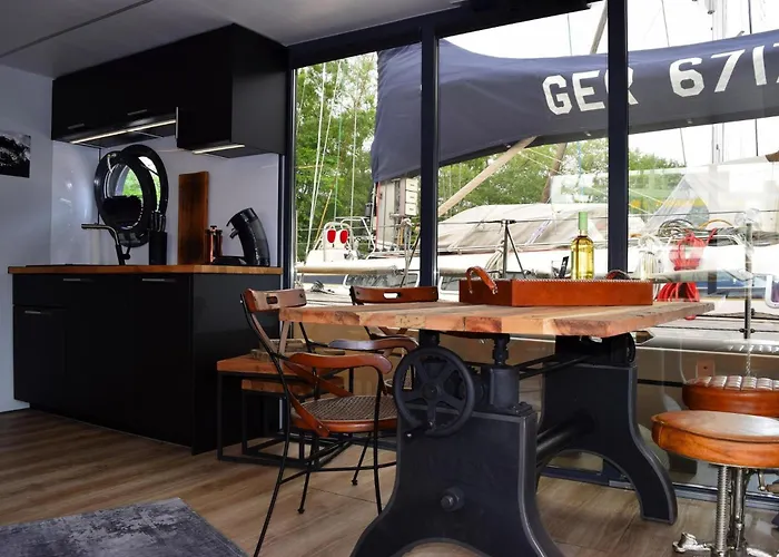 بوتيل Houseboat Leni, فلنسبورغ