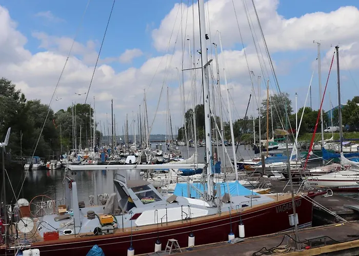 Houseboat Leni, Botel *