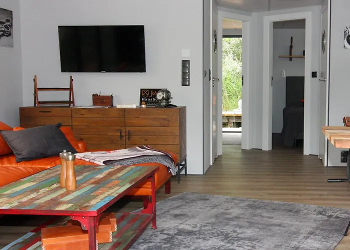 Houseboat Leni, بوتيل *